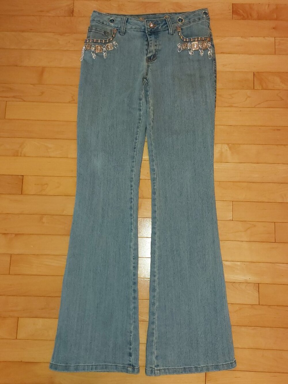 VNTG Boston Proper Rhinestone Embroidered Low Rise Bootcut Jeans Size 2 Bling
